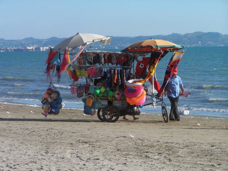 Verkufer am Strand von Durres