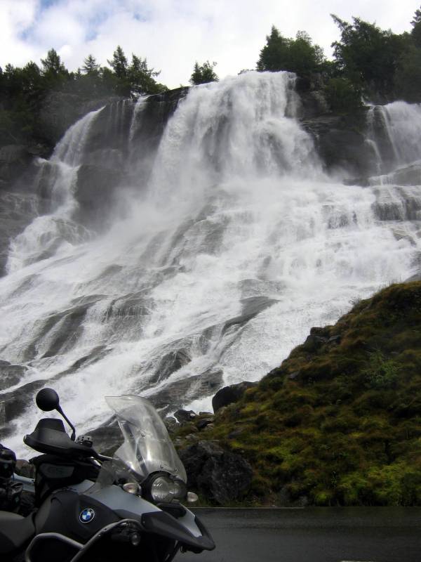 Wasserfall an der Strasse