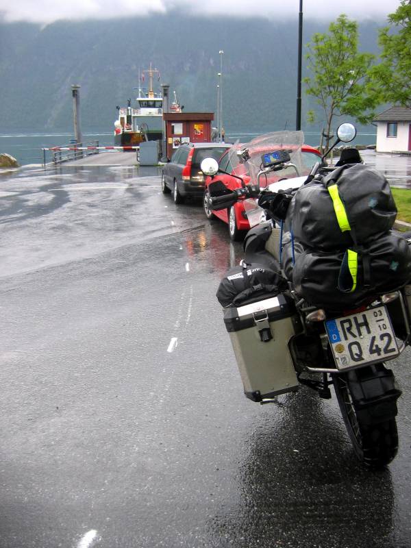 ...wieder mal warten im Regen